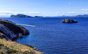Ocean around Hydra, Greece. Mauricio Munoz@Unsplash