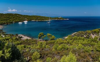 Island of Spetses with crystal coves and bays. -toIH