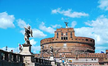 Angel statue at the Castel Sant'Angelo, Rome, Italy. Michele Bitetto@Unsplash