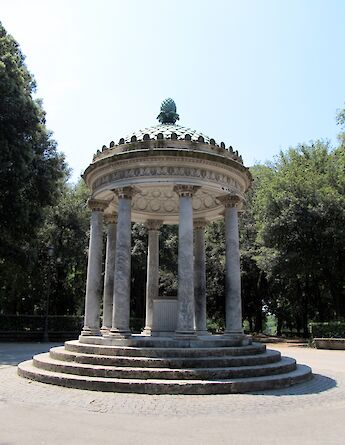 Tempietto di Diana, Villa Borghese, Rome, Italy. Flickr: daryl_mitchell