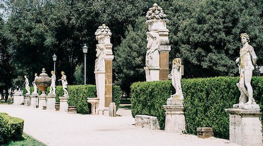 Sculptures in a row, Villa Borghese, Rome, Italy. Gabriella Clare Marino@Unsplash