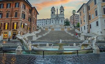 Amazing buildings around the spanish steps, Rome, Italy. Shai Pal@Unsplash