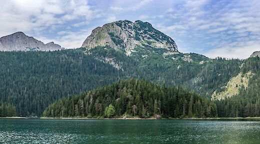 Hills and mountains at Black Lake, Durmitor, Zabljak, Montenegro. Simon Mumenthaler@Unsplash