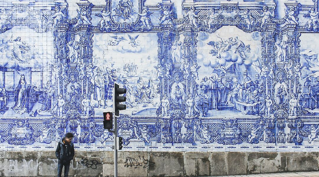 Azulejos tiles, Porto. Dominik Kuhn@Unsplash