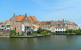Buildings by the water in Enkhuizen, Holland. Ruben Holthuijsen@Flickr
