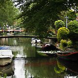 Canal in Enkhuizen, Holland. piotr ilowiecki@Flickr