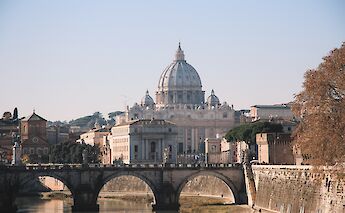 Roman architecture, St Peter's Basilica of Rome, Italy. Iam_Os@Unplash