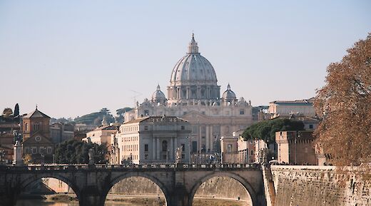 Roman architecture, St Peter's Basilica of Rome, Italy. Iam_Os@Unplash