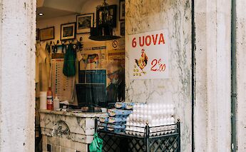 Stall at Campo de Fiori, Rome, Italy. Gabriella Clare MArino@Unsplash