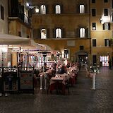 Al fresco dining at night, Rome, Italy. Sten Ritterfeld@Unsplash