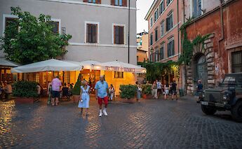 Foot traffic at the lively trastevere, Rome, Italy. Herry Sutanto@Unsplash