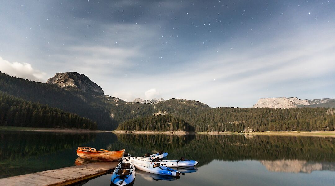 Canoes and a small boat, Black Lake, Zabljak, Montenegro. Daniel Hering@Unsplash
