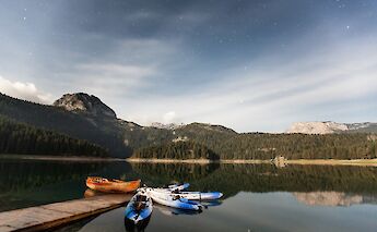 Canoes and a small boat, Black Lake, Zabljak, Montenegro. Daniel Hering@Unsplash