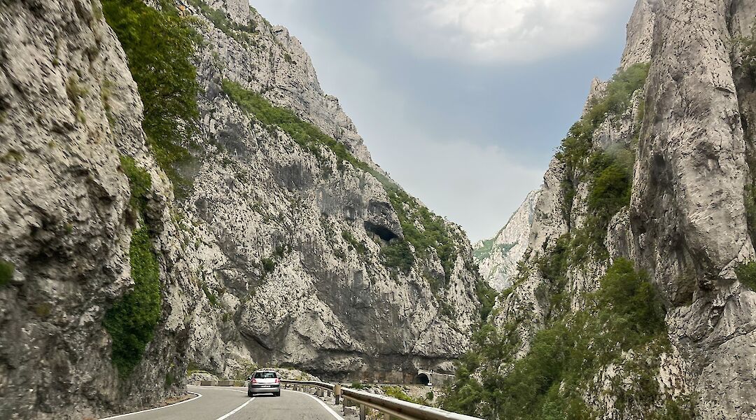 Car on Sedlo Pass, Zabljak, Montenegro. Ilse@Unsplash