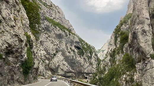 Car on Sedlo Pass, Zabljak, Montenegro. Ilse@Unsplash