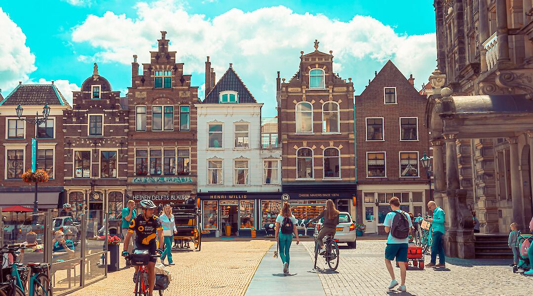 Marketplace in Delft, Holland. Folco Masi@Unsplash