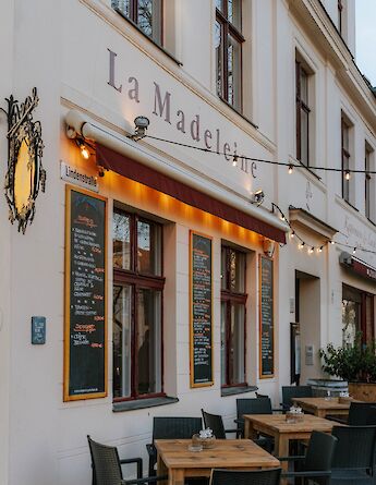 Café in Potsdam, Germany. Mihai Moisa@Unsplash