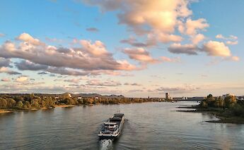 Boat on the Rhine, Bonn, Germany. Daniel Gimbel@Unsplash