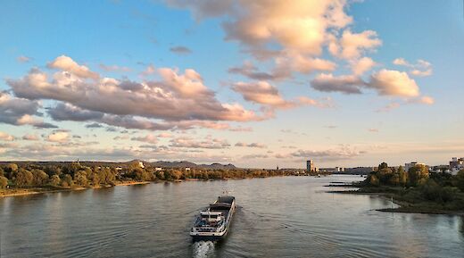 Boat on the Rhine, Bonn, Germany. Daniel Gimbel@Unsplash