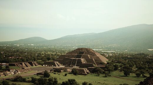 Foggy skies and the Pyramid of the Sun at the foreground, Teotihuacan, Mexico. Abilemec Castillo@Unsplash