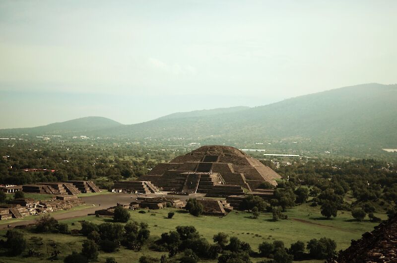 Foggy skies and the Pyramid of the Sun at the foreground, Teotihuacan, Mexico. Abilemec Castillo@Unsplash