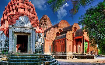 Beautiful architecture of Phnom Reap Monastery, Phnom Penh, Cambodia. Paul Szewczyk@Unsplash