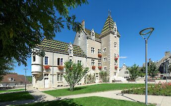 Wine village of Meursault, Burgundy, France. CC:Francois de Dijon