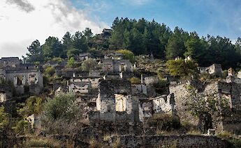 Hillside buildings, Fethiye, Turkey. Unsplash:My Creative Ajans