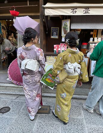 Geisha girls at the Kiyomizu-dera Temple in Kyoto, Japan.