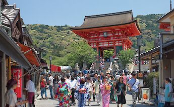 Kiyomizu-dera Temple in Kyoto, Japan. Ray in Manila@Flickr