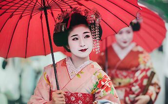 Geisha apprentices (Maiko girls) in Japan. Discover Corps@Flickr