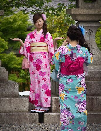 Geisha girls in Japan! John Gillespie@Flickr
