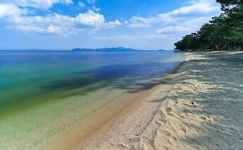 Lake Biwa in Japan. Taka Shimiyazaki@Unsplash