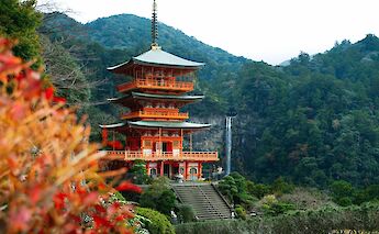 Nachiyama Three-Story Pagoda, Nachisan, Nachi-Katsuura, Wakayama, Japan. Susann Schuster@Unsplash