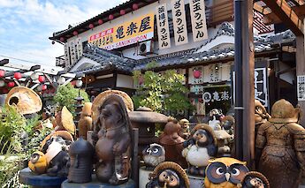 Shigaraki Potter Village in Shiga Prefecture, Japan. Raita Futo@Flickr
