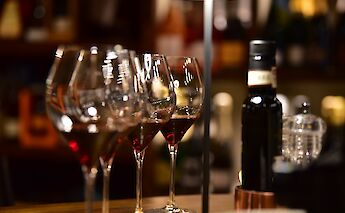 Wine-tasting in Montepulciano, Tuscany, Italy. PictureSeeker@Unsplash