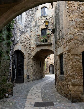 Archways in Pals, Spain. Unsplash:Jan Dommerholt