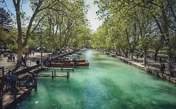 Annecy, France. Raissa Lara Lütolf (-Fasel)@Unsplash