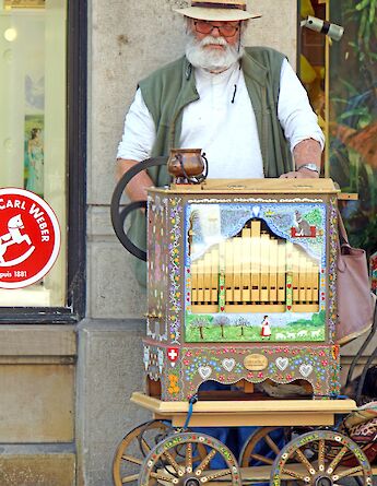 Organ Grinder in Geneva, Switzerland. Dennis Jarvis@Flickr