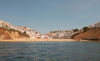 Carvoeiro Beach, Portugal. Marwan Aboul Zelof@Unsplash