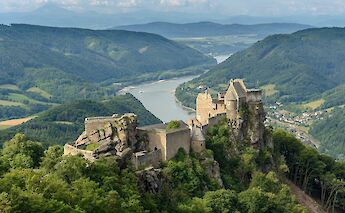 Aggstein Castle ruins where Richard the Lionheart was imprisoned for a time in the Wachau Valley, Austria. CC:Uoaei1