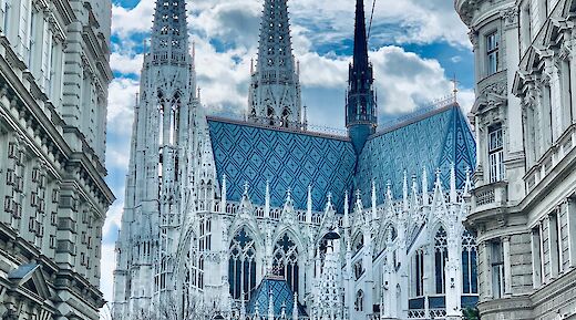 White buildings in Vienna, Austria. Unsplash:Andrea Niosi