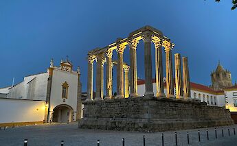 Roman Ruins in Evora, Portugal. Jose Santos@Unsplash