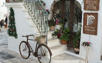 The quaint streets of Ostuni. Manuel Sansone@unsplash