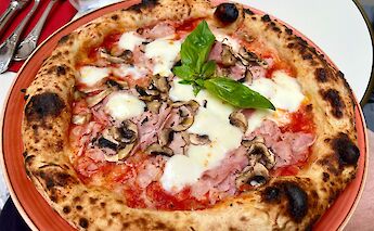 Pizza Reine. ©Heather