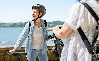 Taking a rest during a bike tour. A.C.@Unsplash