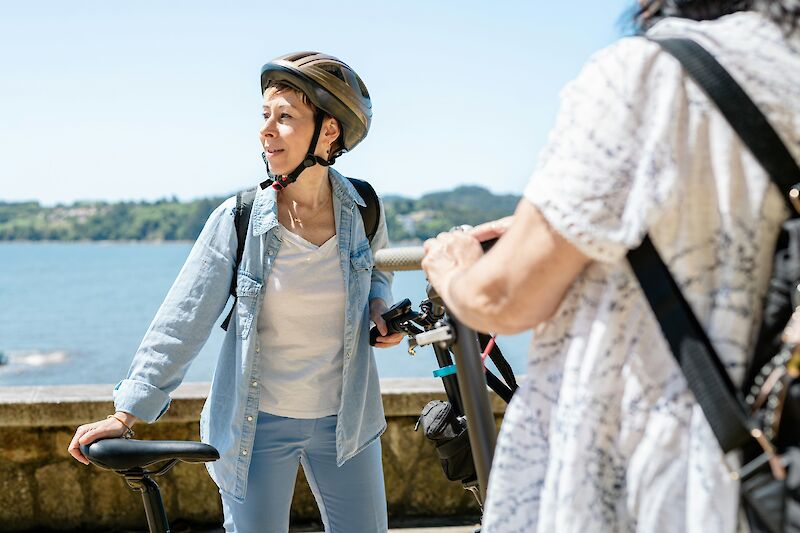 Taking a rest during a bike tour. A.C.@Unsplash