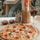 Pizza in Bellagio, Lake Como, Italy. Unsplash: Fallon Travels