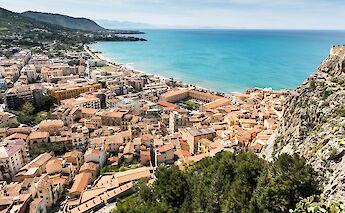 Cefalu, Sicily. Unsplash: Jacek Dylag
