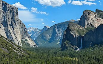 Blue skies over Yosemite National Park, California, USA. Unsplash@Indrajit Sinha